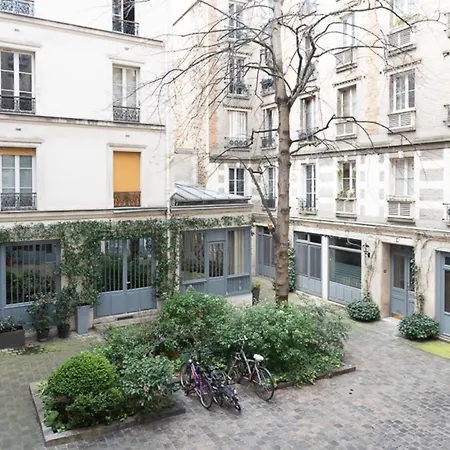 Charming T2 Facing The Seine Apartment